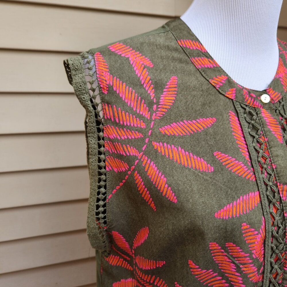 a new day Green Button-Up Blouse Bright Pink Print Crochet Lace Trim - Picture 6 of 14